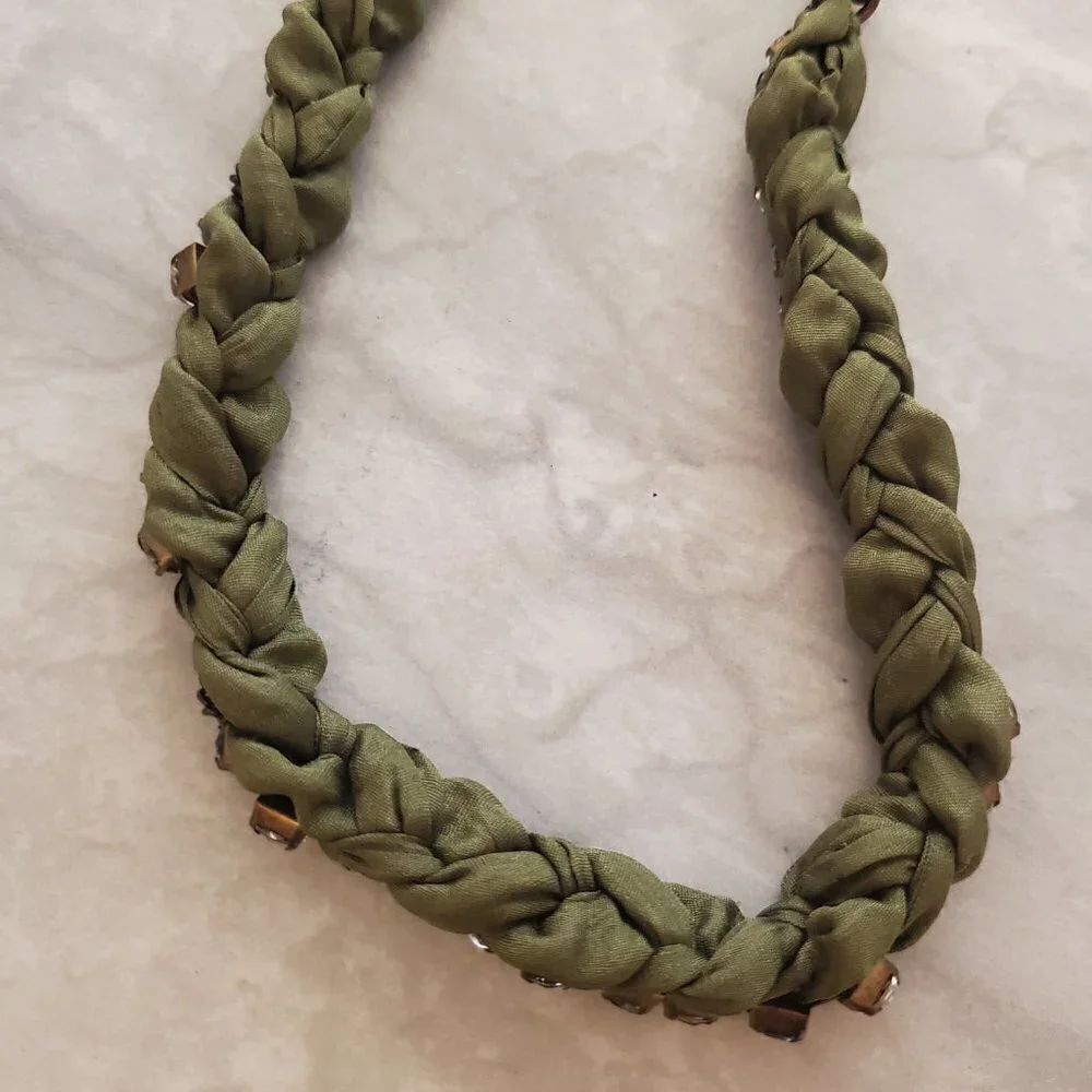 💚 J.Crew Olive Green Fabric Gunmetal Rhinestones Crystals Twisted Necklace 💚